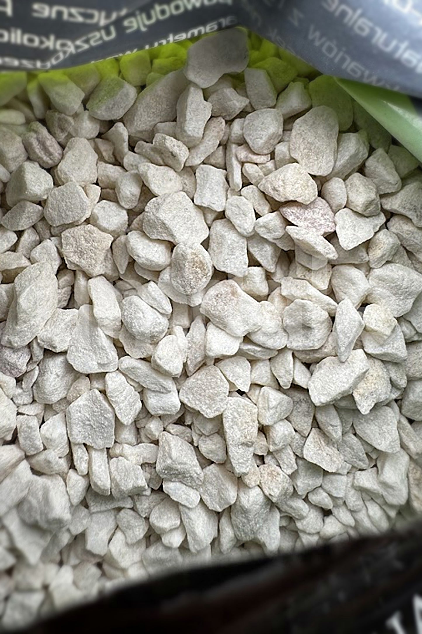 AQUAEL - Dolomite Gravel 2/4 mm. - 2 kg.