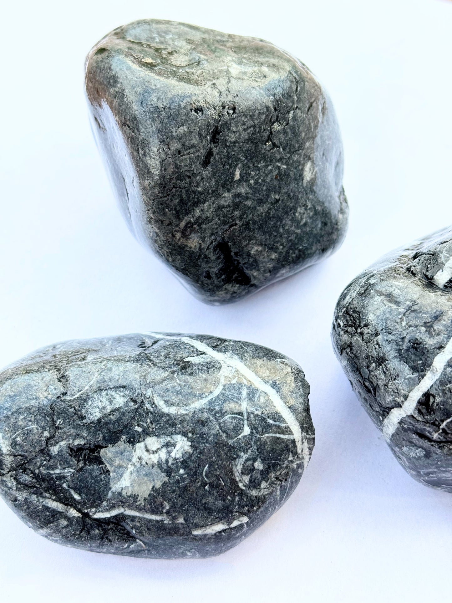 MR - Cantos rodados Negro/Jaspe- 10 kg