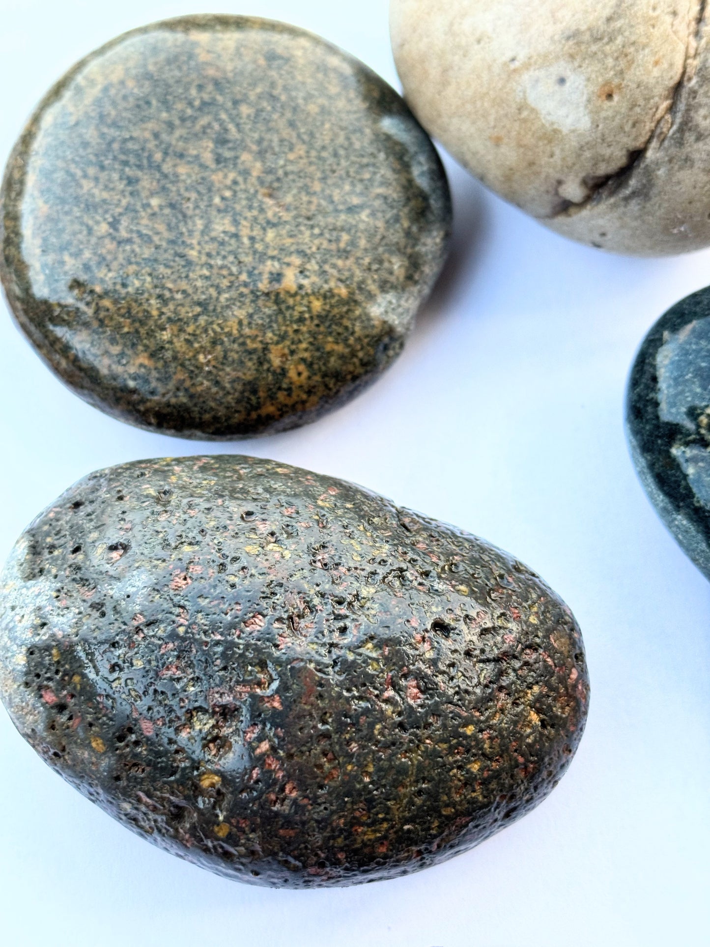 BONSAQUA - Mixed River Pebbles 1 kg. (5-10 Cm.)