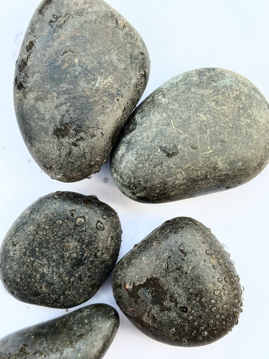 BONSAQUA - Polished Black Pebbles 1 kg. (5-10 Cm.)